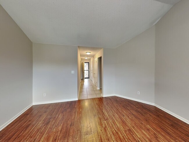 Foto del edificio - 7078 Country Walk Dr