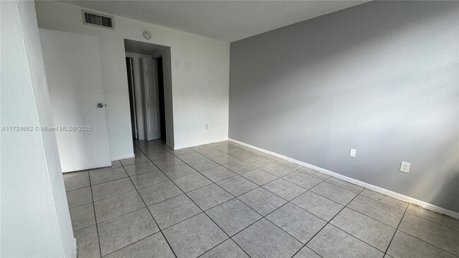 Foto del edificio - 4675 W 18th Ct