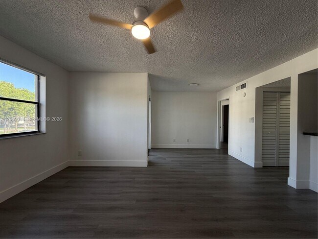 Building Photo - 510 S Park Rd