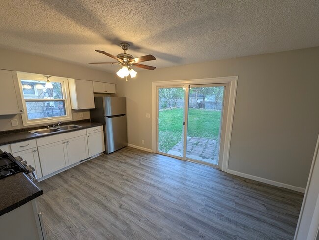 Foto del edificio - 2712 109th Ln NW