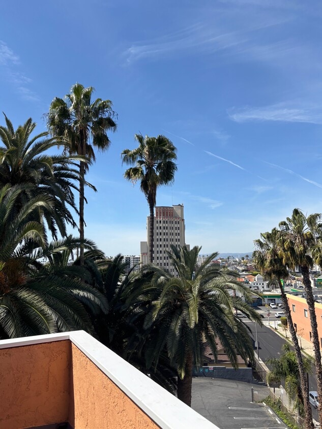 Photo - 221 N Commonwealth Ave (Los Angeles, CA)