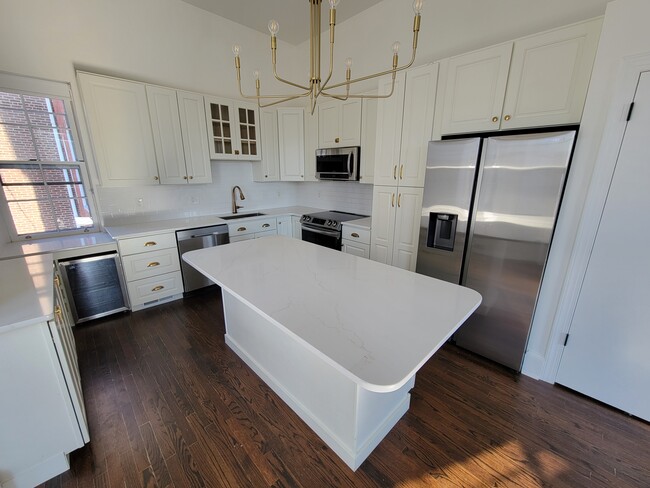 Building Photo - 2231 Green St