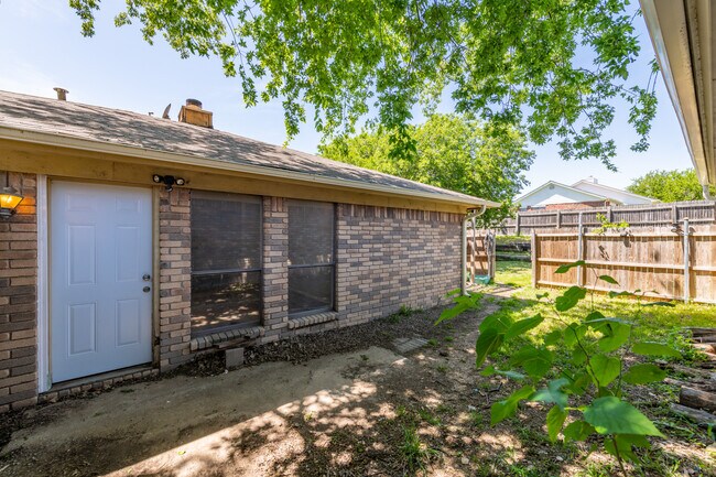 Building Photo - 10706 Lone Pine Ln