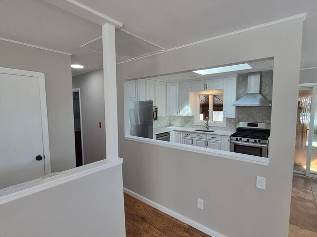 Foto del edificio - 53 Corey Ave