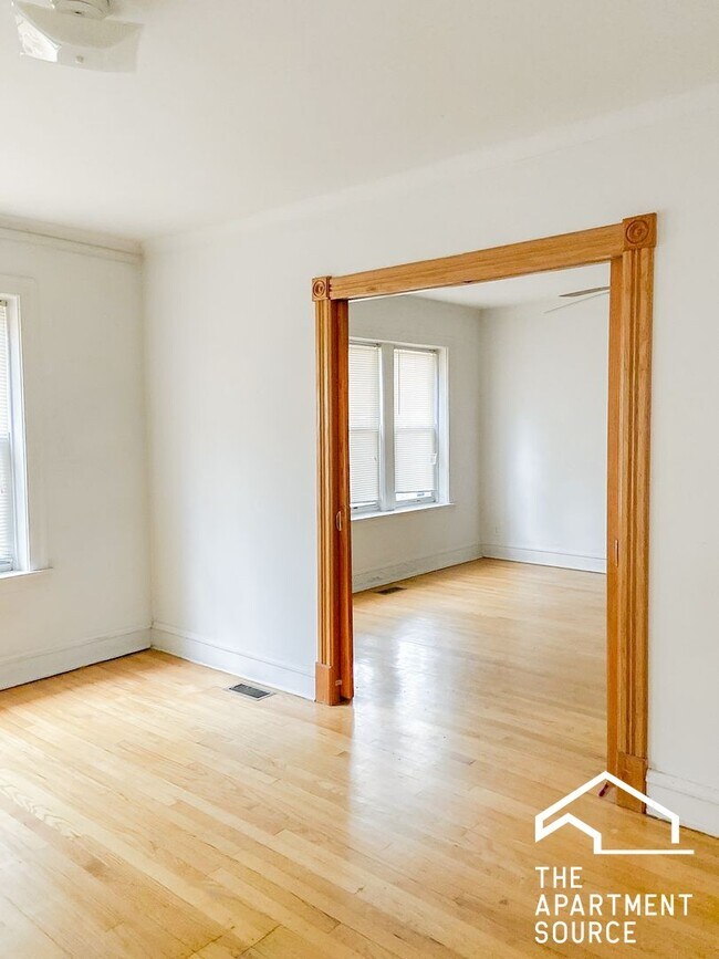 Building Photo - 5034 N Wolcott Ave