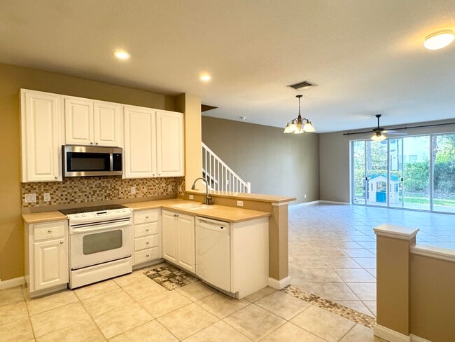 Building Photo - 1056 Pinewood Lake Ct