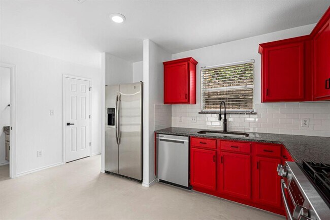 Building Photo - 1803 Maple Ave