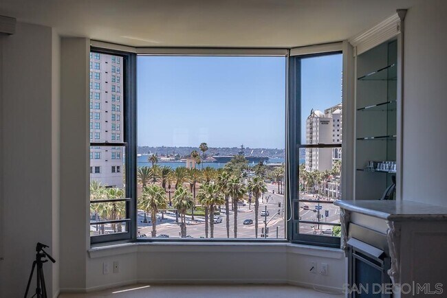 Foto del edificio - 500 W Harbor Dr