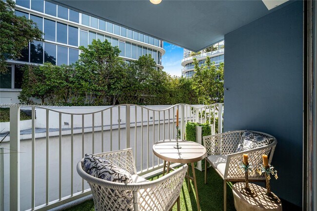 Foto del edificio - 61 Collins Ave