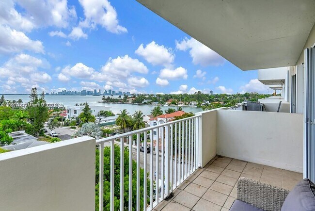 Foto del edificio - 1455 N Treasure Dr