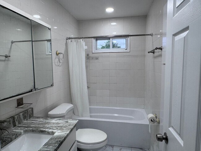 Foto del edificio - 1412 E Goulson Ave