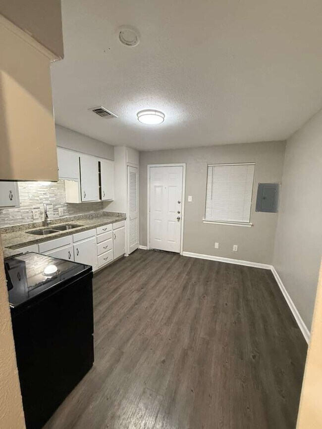 Foto del edificio - 2522 Normont Cir