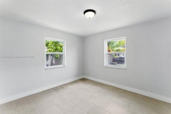 Foto del edificio - 3 bedroom in Miami FL 33147