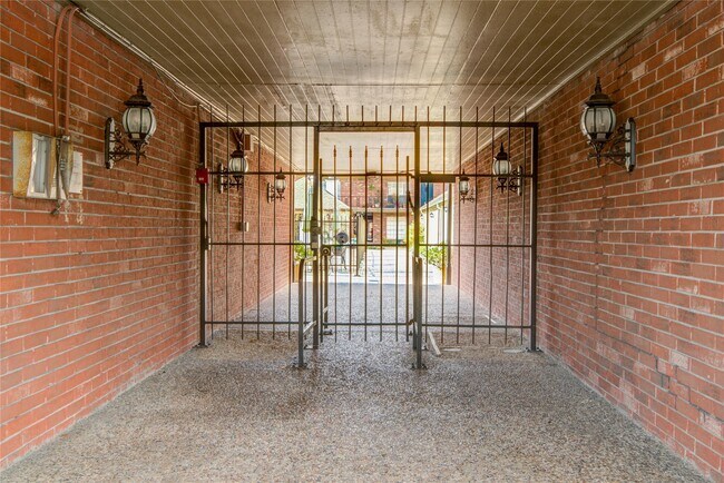 Foto del edificio - 11540 Chimney Rock Rd