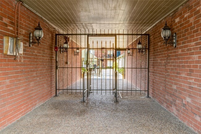 Building Photo - 11540 Chimney Rock Rd