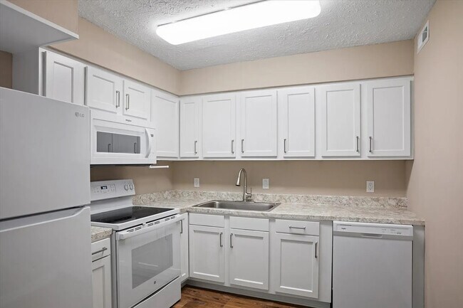 Foto del edificio - 500 Paragon Mills Rd