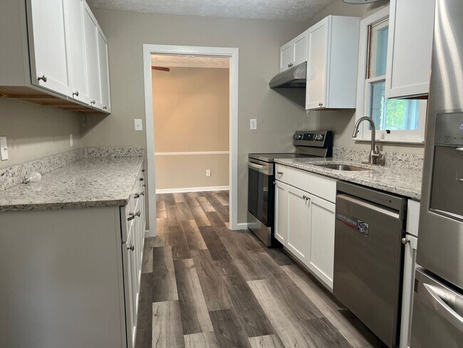 Building Photo - 3 bedroom 2 bath house