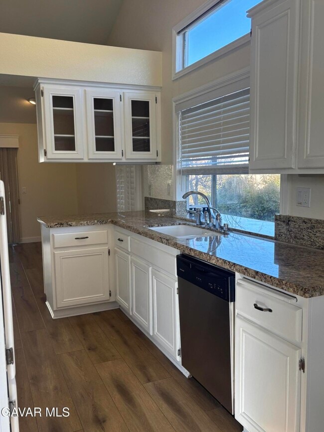 Building Photo - 3021 Mariposa Ave