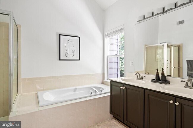 Foto del edificio - 4749 Thornbury Dr