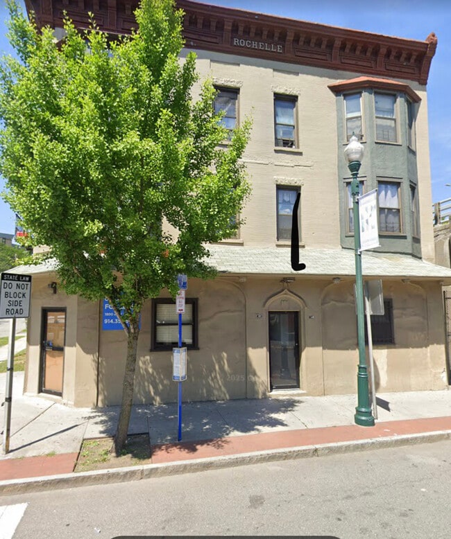 Building Photo - 400 North Ave