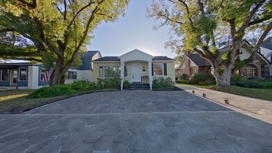 Building Photo - 1754 Moro Ave
