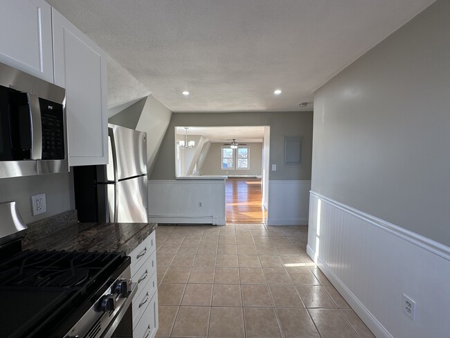 Building Photo - 76 Fremont St