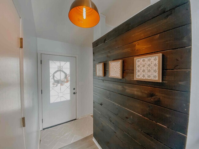 Foto del edificio - 2116 Tulip Rd