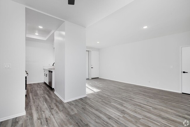 Interior Photo - 1527 Veteran Ave