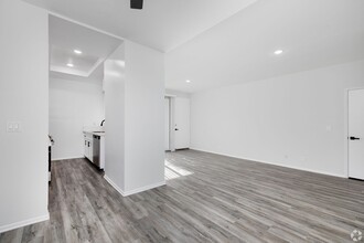 Interior Photo - 1527 Veteran Ave