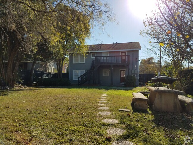 Building Photo - 201 Eleanor Ave