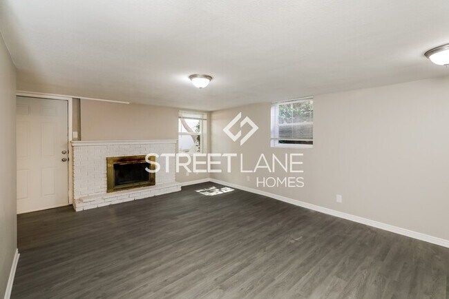 Foto del edificio - NOW OFFERING FIRST FULL MONTH FREE!!