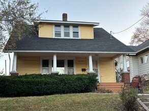 Building Photo - 1628 W Palmer Ave