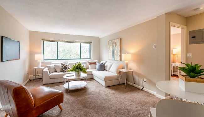 Building Photo - 371 Harvard St