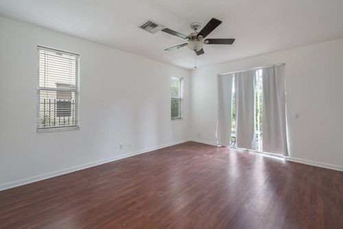 Foto del edificio - 102 Hidden Hollow Dr