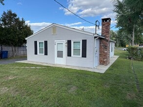Building Photo - 10 Twining St