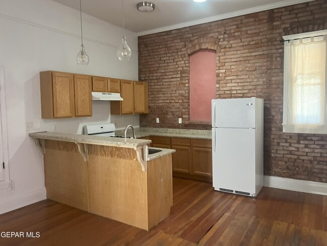 Building Photo - 110 W Nevada Ave
