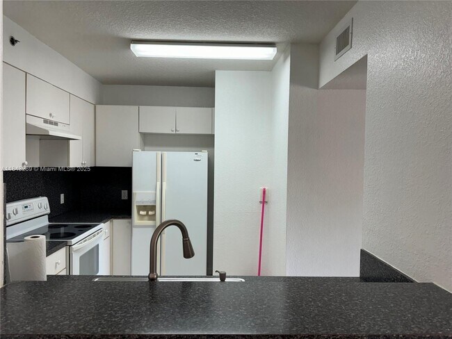 Foto del edificio - 9300 Fontainebleau Blvd