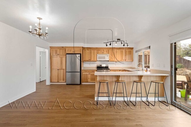 Building Photo - Stunning 3 Bed/ 2 Bath Home In Tranquil He...