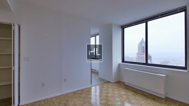 Building Photo - 180 Montague St
