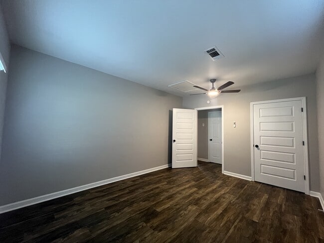 Building Photo - 1004 Edgewood Ln