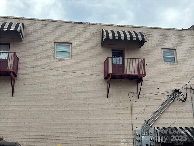 Building Photo - 235 E Main St