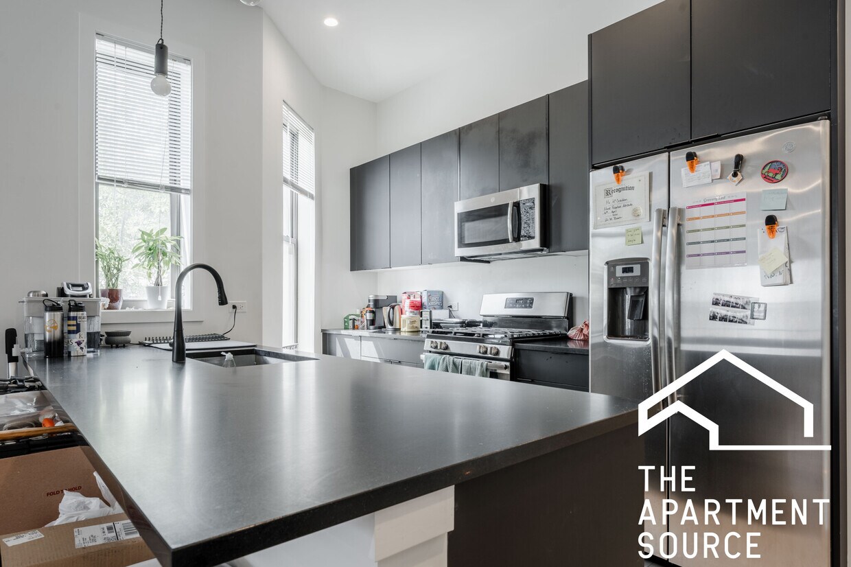 Foto principal - 324 S Racine Ave
