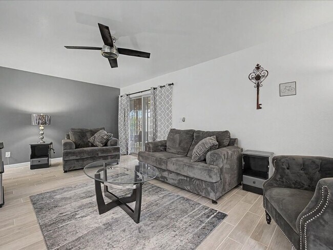 Foto del edificio - Beautiful Fully Furnished Home with Upgrades & Community Amenities!