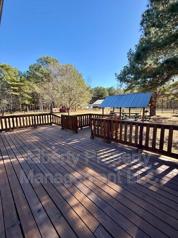 Building Photo - 143 Quail Dr