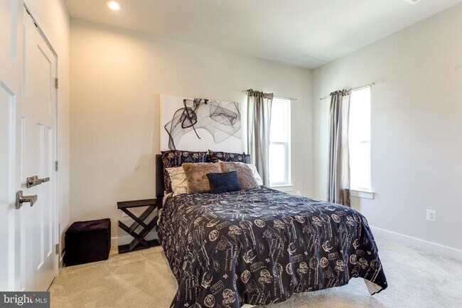 Foto del edificio - 3705 Marlborough Pl