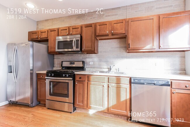 Foto del edificio - Gorgeous 2 bed 2 bath Unit at Chicago's He...