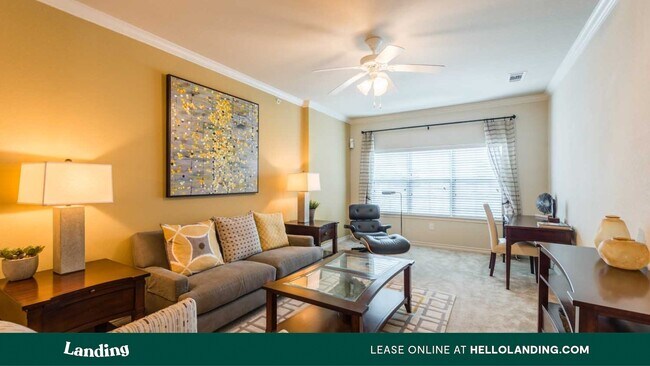 Foto del edificio - 8638 Huebner Rd
