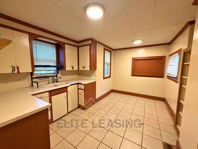 Foto del edificio - Spacious 3 Bedroom Home in Central Topeka ...