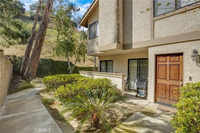 Building Photo - 26120 Alizia Canyon Dr
