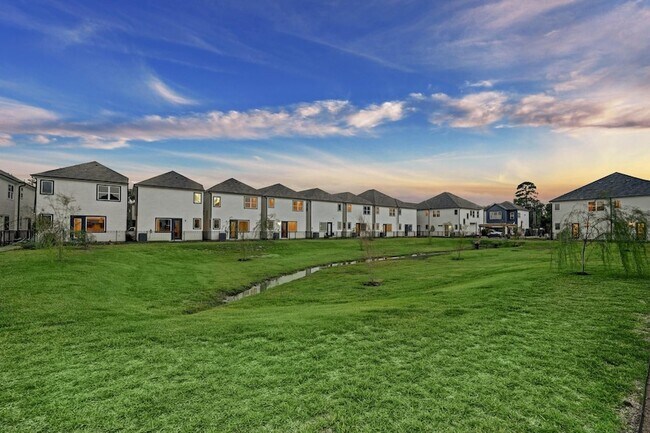 Foto del edificio - 5910 Haring Ln
